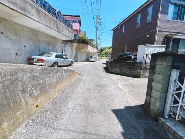 【外観】　敷地面積約90坪の「売地」になります。　建築条件はございませんので、お好みのハウスメーカーにて建築可能！　実測図等ございますので、詳細はお気がるにお問い合わせください。