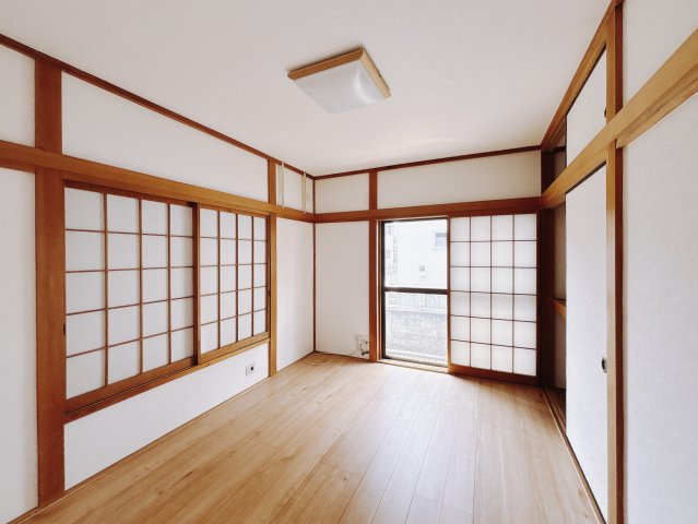 ■洋室｜シンプルで使い勝手が良く、長く快適にお使いいただける空間です♪家具の配置がしやすく、お好みのレイアウトをお楽しみいただけます♪