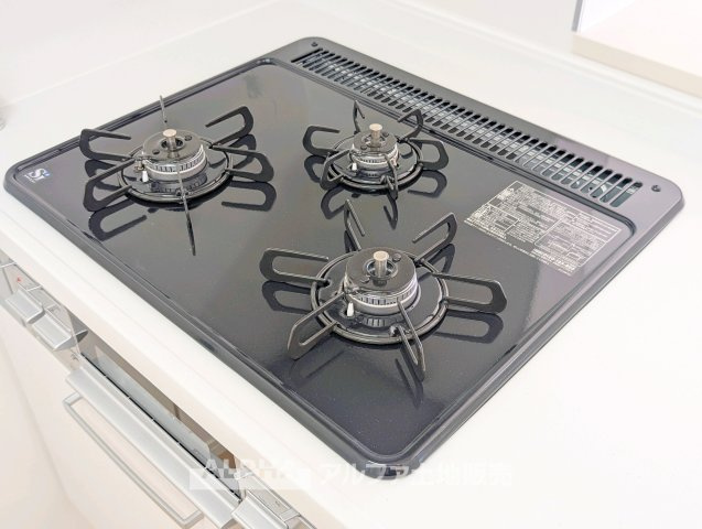【gas　stove】◆ガスコンロ◆使い勝手に配慮されたガスコンロを備えたキッチン。火力調整がしやすく、毎日の調理がスムーズに進み、家事の時間を心地よく支えてくれます
