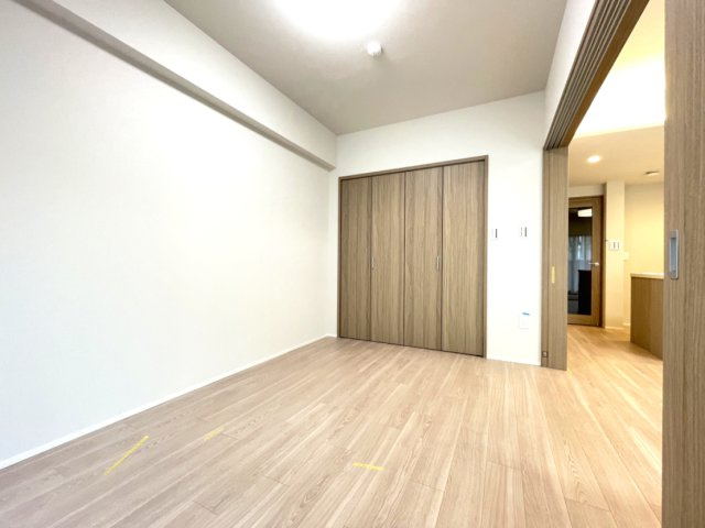 大切なお子さまを見守りやすい引き戸の洋室は、子ども部屋としても。　