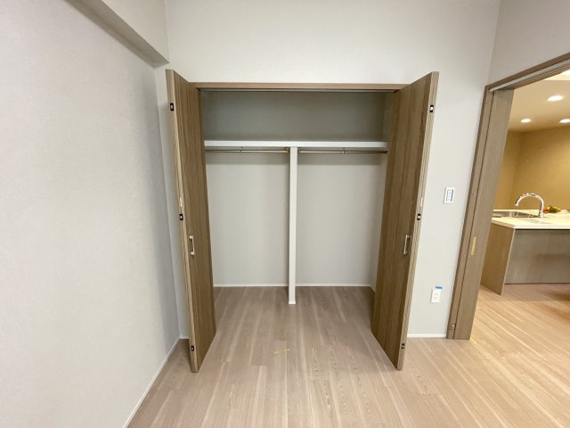大容量のクローゼットは、衣装持ちの方でも安心。　