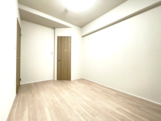 リビングから離れたお部屋は、静かに仕事をするのにもピッタリな空間です。　