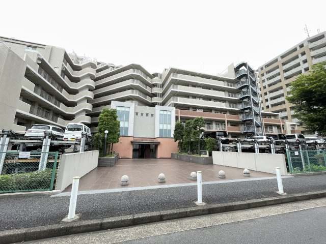 マンションの顔でもある、高級感漂うエントランス。　