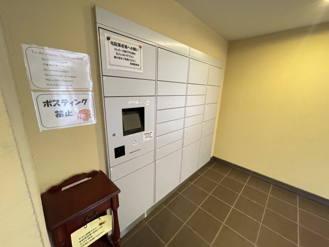 宅配ボックス付きで、忙しい方の荷物受け取りもスマートに。　