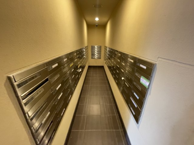 ダイヤル付きのポストでセキュリティ面も安心です。　