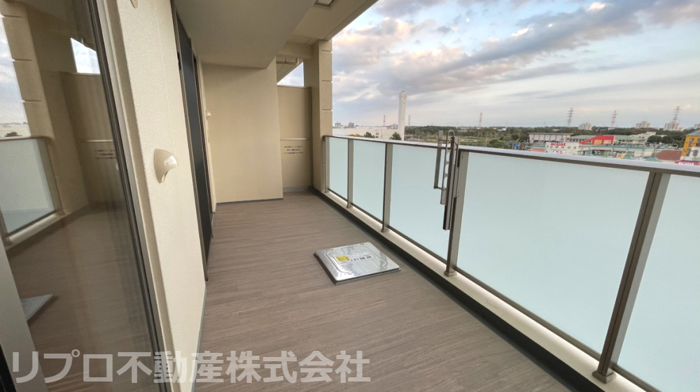 ゆったりとしたワイドバルコニーからは、気持ちの良い眺望を楽しめます！