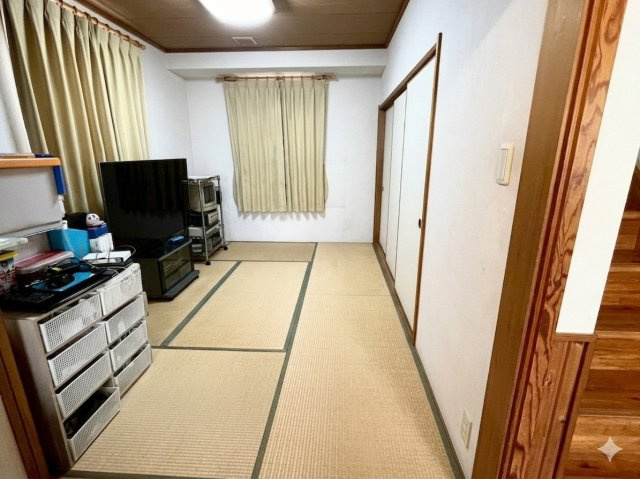 心を落ち着かせる、くつろぎの和室（AIにて加工しています）　