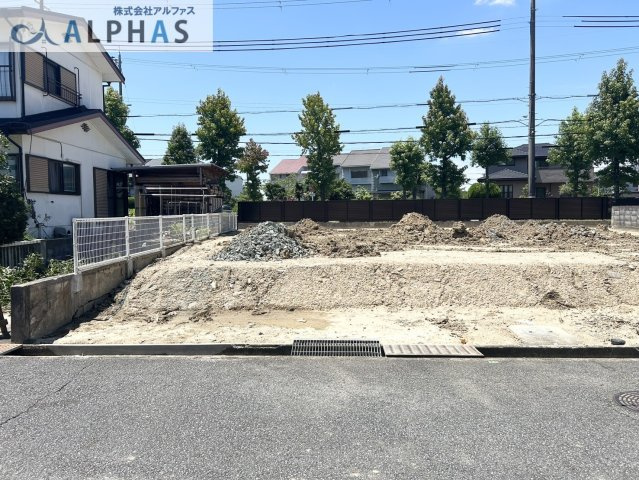 ■ゆとりのある駐車スペース♪　■　並列2台駐車可能♪※車種による　※建築工事中♪