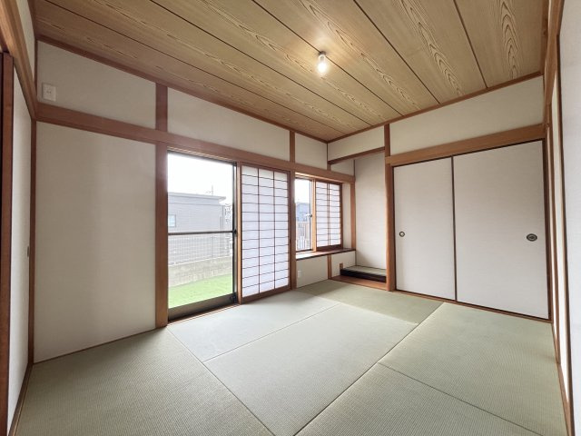 庭を望む、風情ある和室空間