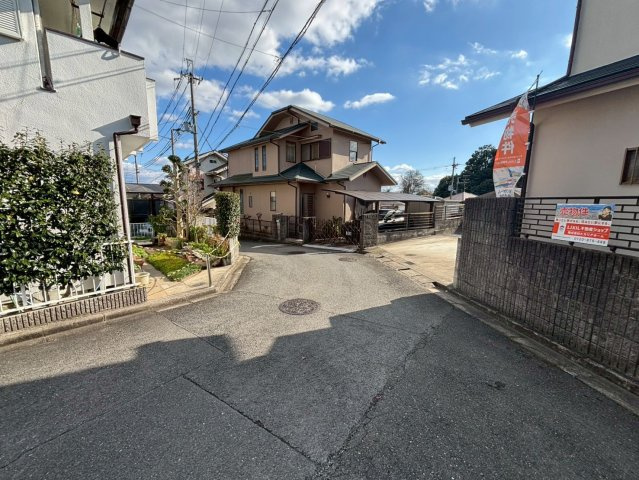 前面道路含む現地写真です