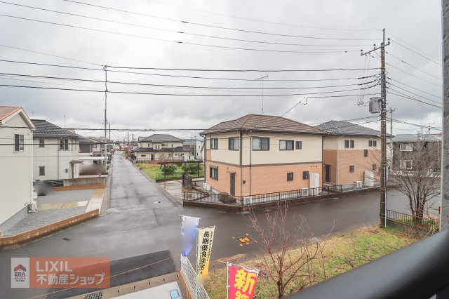 【建物からの眺望】現地完成写真。バルコニーからの景色。十分な間隔が確保されております。