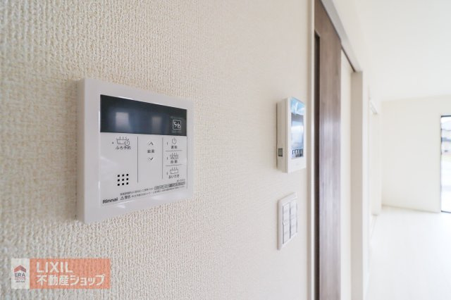 【温水設備】現地完成写真。給湯スイッチ付きで温度調整もラクラクです。