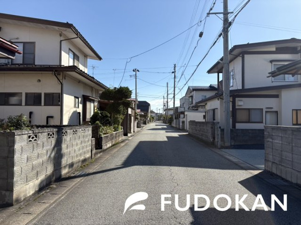 【天童市田鶴町 売地 の前面道路含む現地写真】