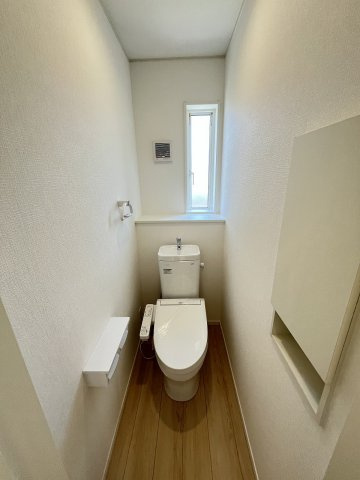 施工例。2階にもトイレです。施工例は完成時と異なる場合があります。
