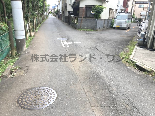 接道：南東側　約4ｍ公道／北西側　約4ｍ私道
