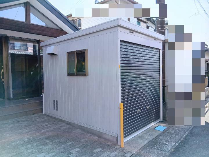 電動シャッター付き大型倉庫完備。　趣味のバイク・DIYなど多用途に活用できます。