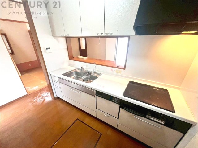 IHクッキングヒーターは高速で加熱し省エネで使いやすいく火を使わないため安全で、清掃も簡単です。調理制御がしやすく、食材を均等に加熱できます。