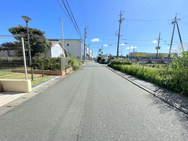 物件前の道路になります。