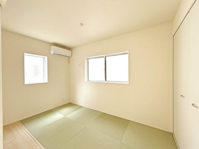 和室。リビングに併設されています。ゆっくり寛げます。