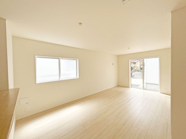 リビングを確認しながらお料理もできます。小さなお子様も安心。会話も弾みますね。