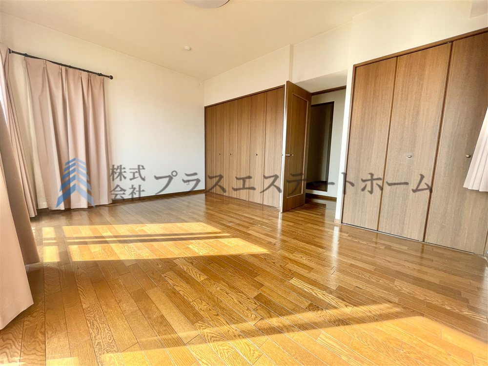 大きなCL完備♪洋室は約10帖の広さです♪