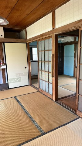 障子扉で仕切れる和室続き間。畳や襖の張り替えにも対応可能。