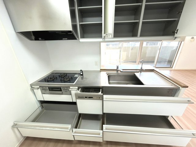キッチンW2550（3口コンロ、浄水器、ビルトイン食洗器）