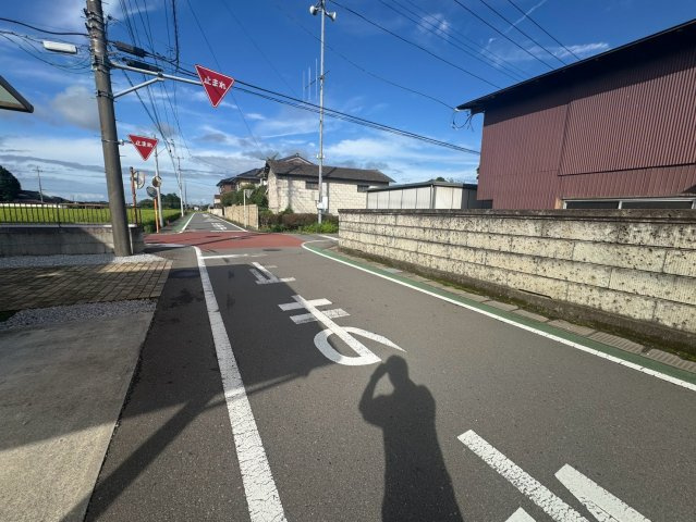 前面道路含む現地写真です