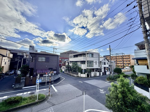 【眺望】　毎日の暮らしに余裕を感じさせてくれる、遮る物の無い開放的な眺望を是非、ご堪能ください。