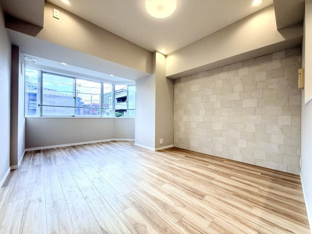 【LDK約12.7帖】　明るく開放的なリビングダイニングは、家族団らんの中心となる空間です。