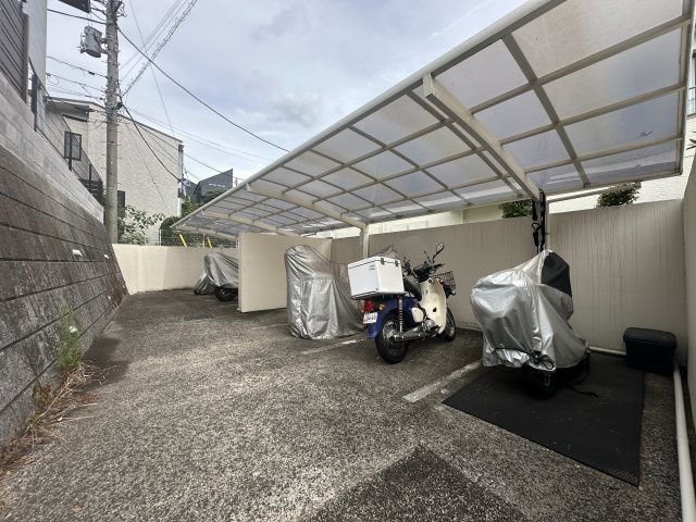 バイク置き場もあります。