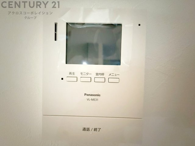 訪問者が来たときにテレビ画面で確認できるため、安心してドアを開けられます。録画機能があるものもあり、留守中に来訪者を記録しておくことができます。利便性が高く、セキュリティ面でも安心です。
