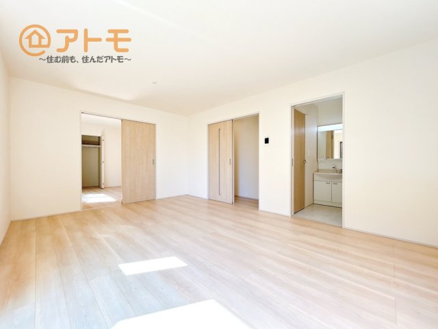 広々と開放的なLDKは、家族が自然と集まる広さ♪お子様のリビング学習にもピッタリ♪