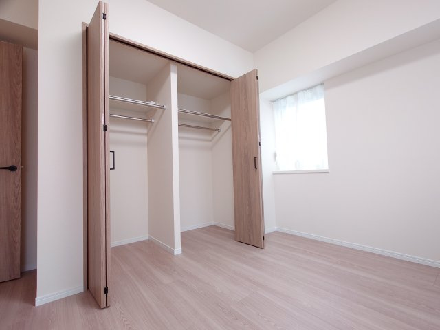 【新設】全洋室クローゼット設置！収納が豊富です♪