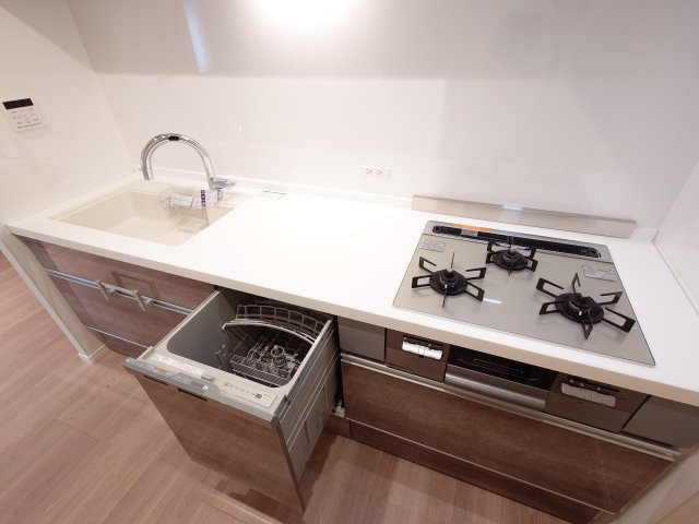 【新品】洗い物の家事を簡単に！除菌もできる「食器洗浄乾燥機」付きです。