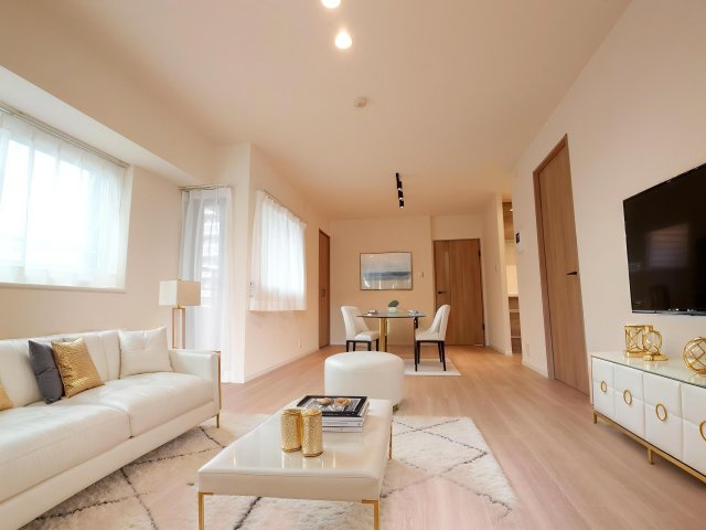 【リノベーション仕様】ＬＤＫ15帖以上！3面ガラス・明るい角住戸・3面バルコニー！※家具等イメージ：CG画像により販売には含まれません。