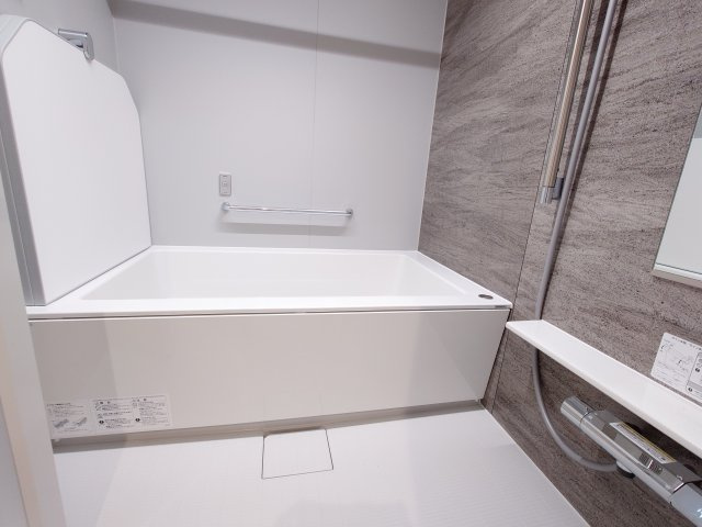 【新品】ユニットバス交換（オート追焚機能・浴室暖房乾燥機付き）、綺麗でバスタイムを満喫できます。