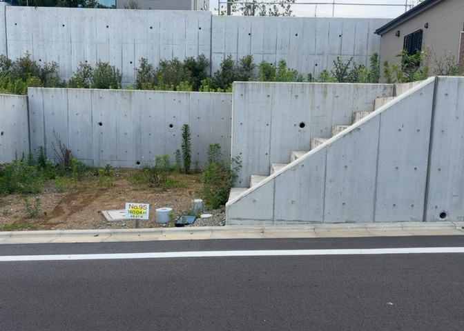 販売されている全ての土地が、宅地用の土地であるとは限りません。都市計画法に基づき、基本的に住宅を建てることができるのは土地計画区であることに加え、市街化区域として定められている地域のみとなっています。