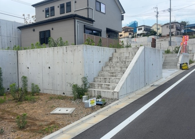 隣家の土地はどうなっているのか、生活利便施設が近くにあるのか、学校まで近いかなど、お客様のライフスタイルにあわせたイメージが重要です。また、近くにあると困る施設が近くにないかも確認するといいでしょう。