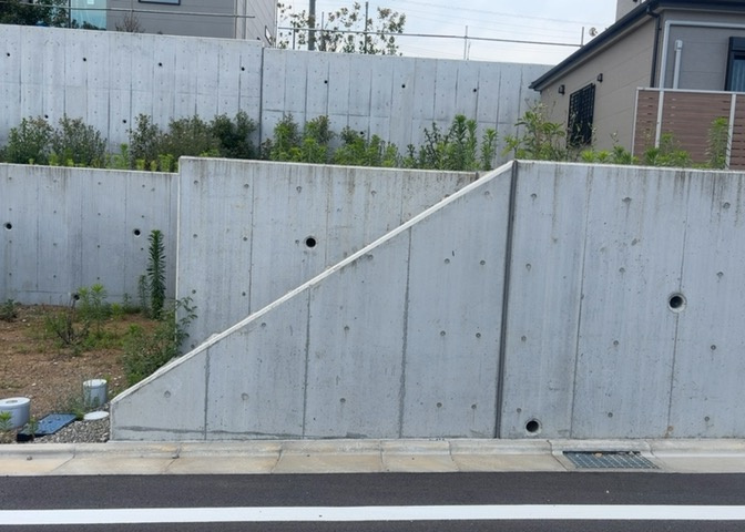 家を建てる前提で土地を探している場合、地盤の丈夫さは譲れない条件の一つです。地盤が脆弱だと追加工事が必要となります。また、過去に地盤沈下や液状化現象を起こした土地は、できるだけ避けた方がいいでしょう。