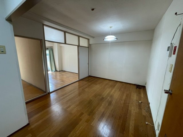 シャルム稲毛（２階）の居間