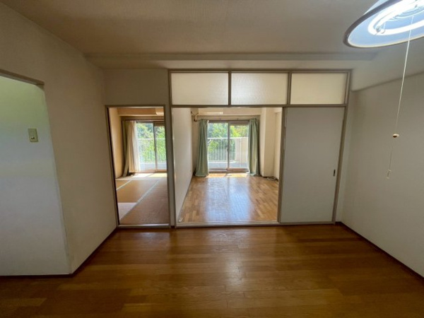 シャルム稲毛（２階）の居間