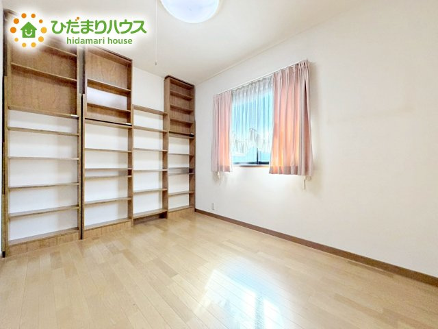 お子様が大きくなっても広々使える洋室♪