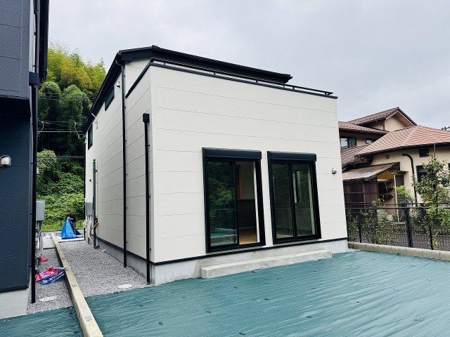 ～八王子みなみ野駅徒歩18分　控除や減税で優遇の長期優良住宅　並列2台分のカースペース～