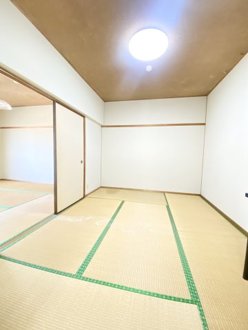 リビング西和室、南側の和室と隣接しています♪