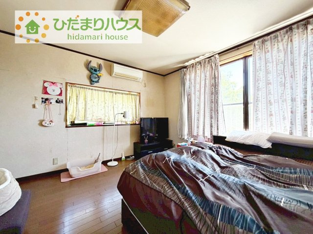 お掃除しやすく、清潔感を保てるのでダニも発生しにくいフローリング♪