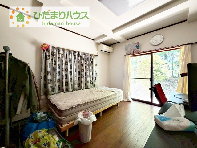机にベットを置けば子供部屋の完成です！