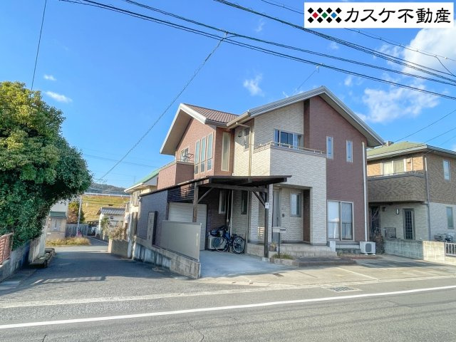 角地で西側の住宅と距離があるので開放感があります♪