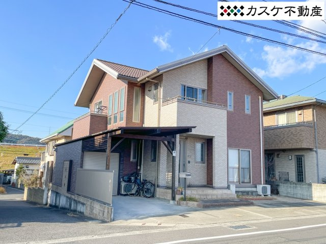角地で西側の住宅と距離があるので開放感があります♪