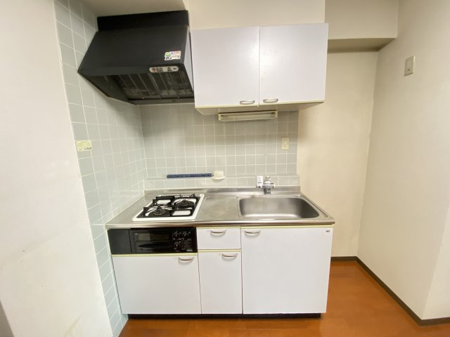 収納豊富なシステムキッチン
